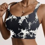 Top deportivo con broche en la espalda talle S